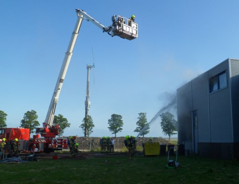 Uitslaande brand in Andijk  -  opschaling naar 'Grote Brand'