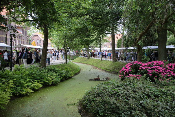 Vlooienmarkt in het Snouck van Loosenpark