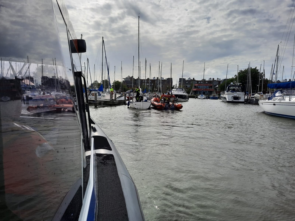 Reddingsbrigades rukken uit voor 'man overboord' vanaf zeiljacht op Hoornse Hop