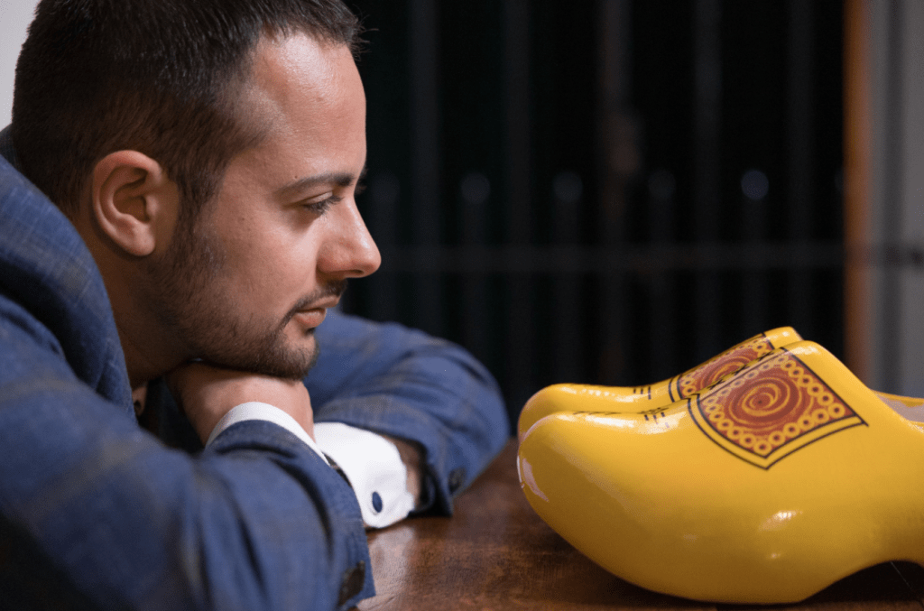 Arondéuslezing door Mounir Samuel op YouTube