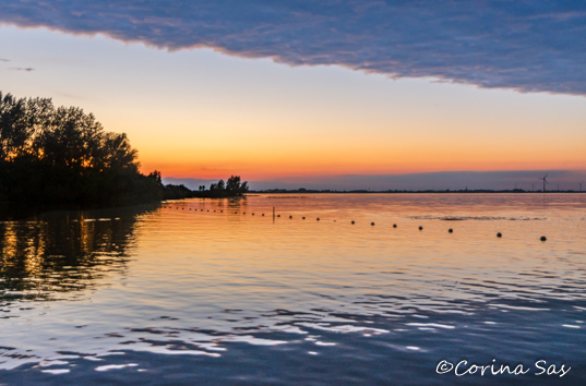 Corina Sas Fotografie: Het water kabbelt rustig tegen de keien | Andijk | APB