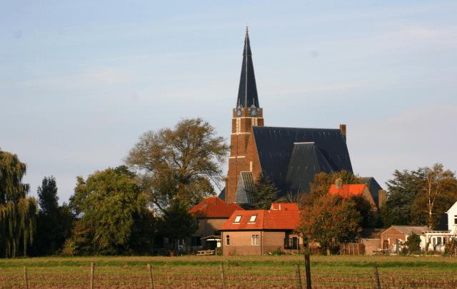 NHD: Gereformeerde Kerk Andijk opnieuw in de steigers door scheurvorming