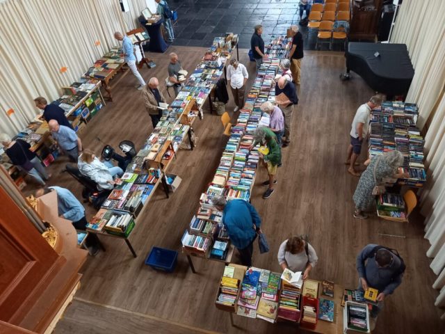 Grote boekenmarkt in de Oosterkerk Hoorn! | Andijk | APB