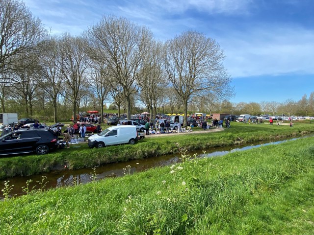 Kofferbakmarkt Wervershoof belooft weer een gezellige zomerdag vol verrassingen | Andijk | APB
