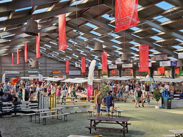 Boerenversmarkt viert 10e editie | Andijk | APB